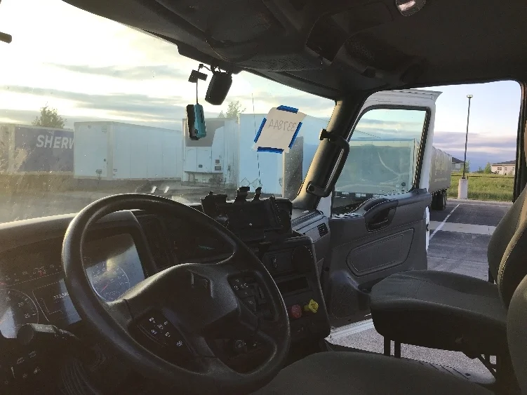 2020 International LT - image 10