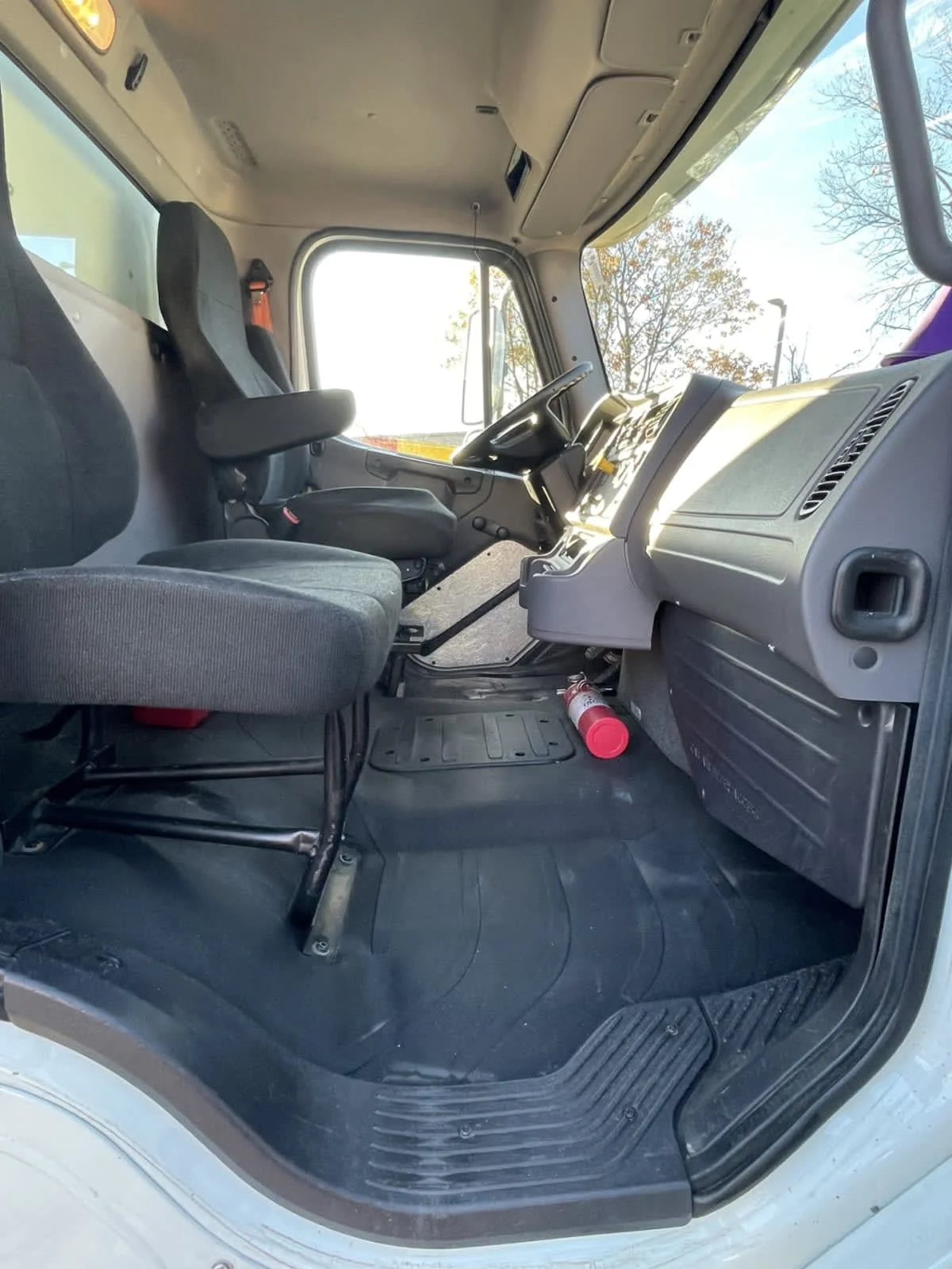 2018 Freightliner M2 106 - image 13