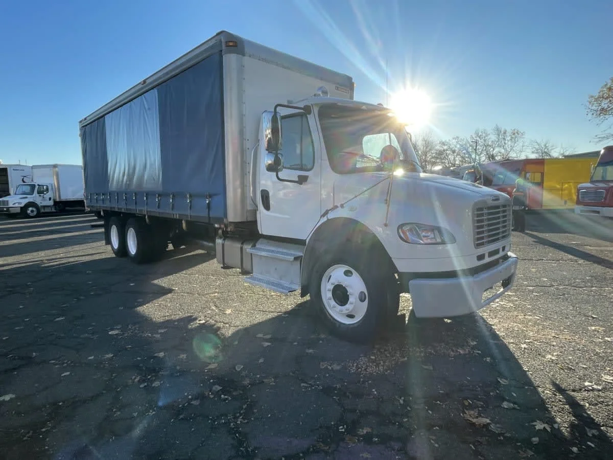 2018 Freightliner M2 106 - image 3