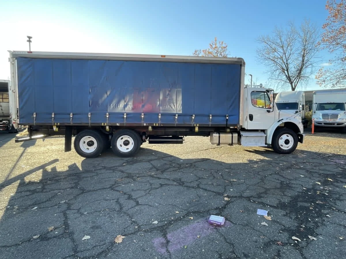 2018 Freightliner M2 106 - image 10