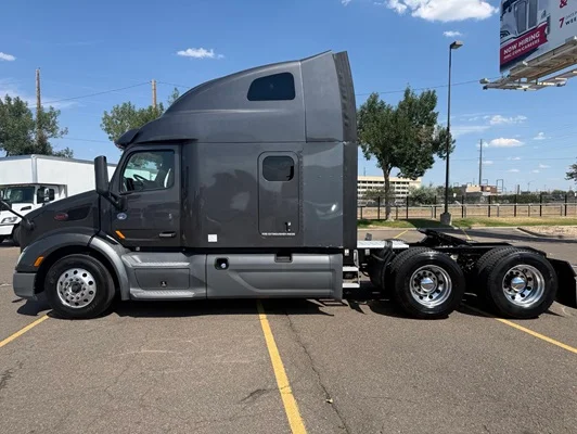 2022 Peterbilt 579 in Denver, CO — photo 14