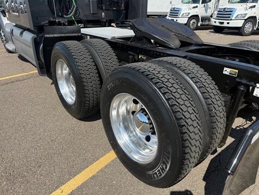 2022 Peterbilt 579 in Denver, CO — photo 12