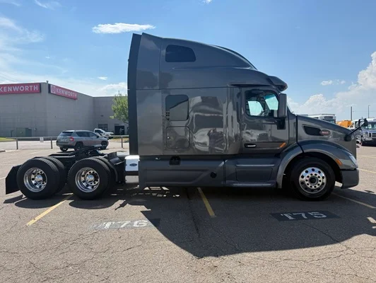 2022 Peterbilt 579 in Denver, CO — photo 4