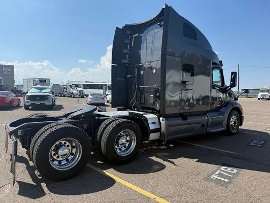 2022 Peterbilt 579 in Denver, CO — photo 5