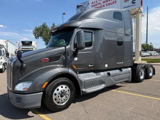 2022 Peterbilt 579 in Denver, CO — photo 3