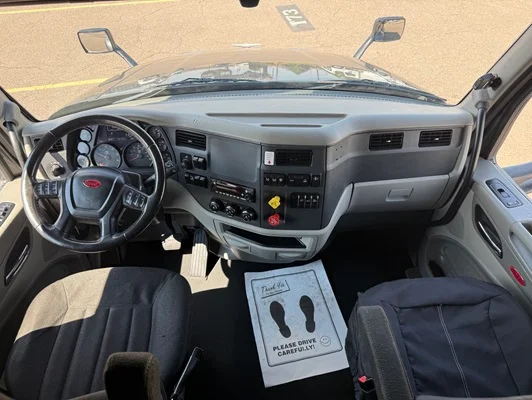 2022 Peterbilt 579 in Denver, CO — photo 20