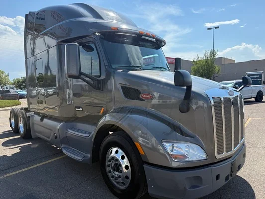 2022 Peterbilt 579