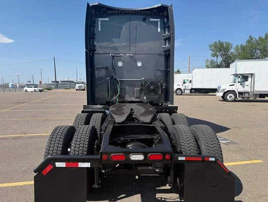 2022 Peterbilt 579 in Denver, CO — photo 9