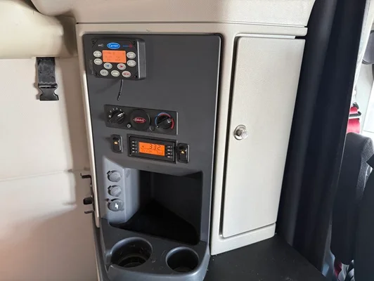 2022 Peterbilt 579 in Denver, CO — photo 18