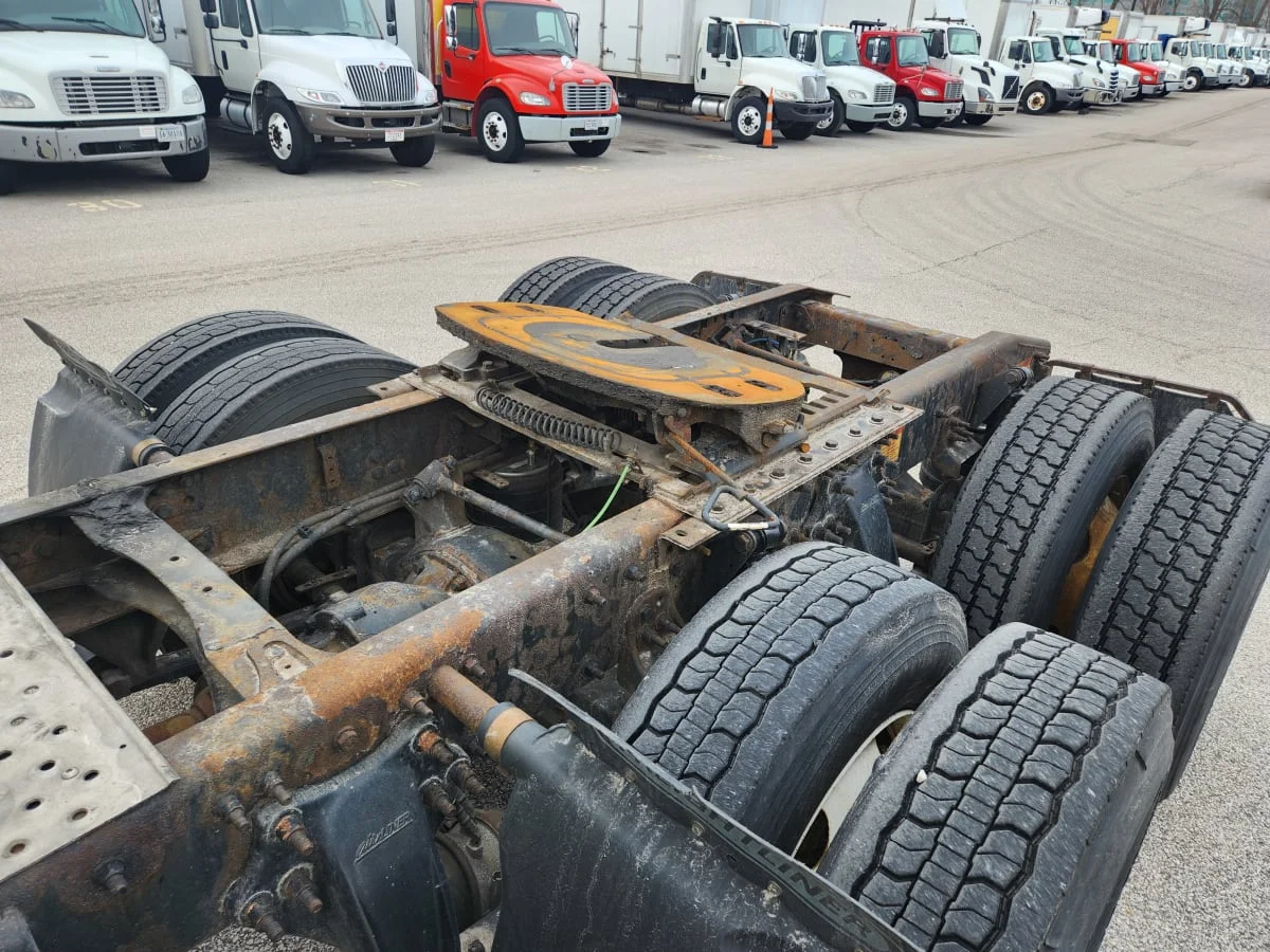 2014 Freightliner Cascadia - image 15