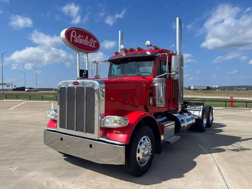 2019 Peterbilt 389 - image 1