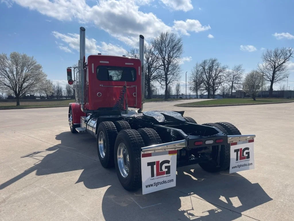 2019 Peterbilt 389 - image 5