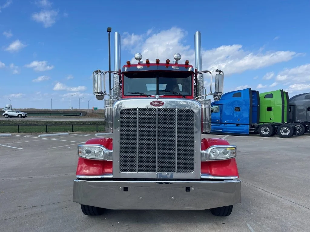 2019 Peterbilt 389 - image 10