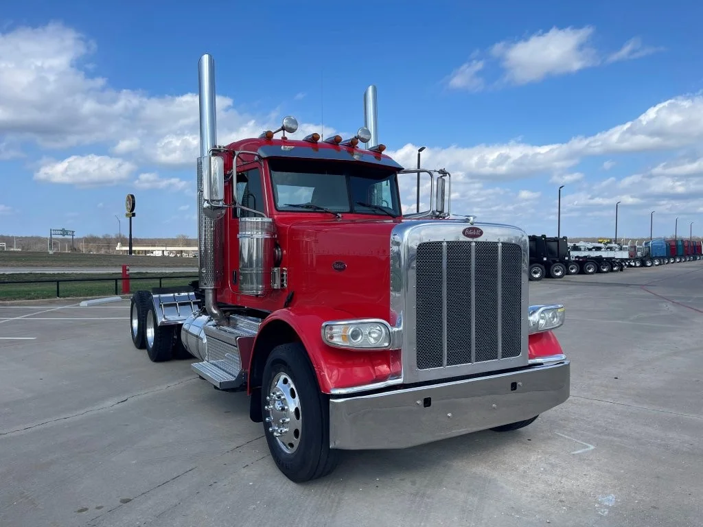 2019 Peterbilt 389 - image 9