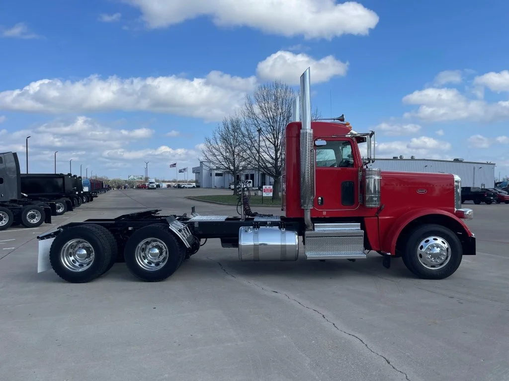 2019 Peterbilt 389 - image 8
