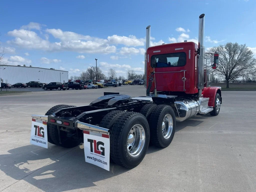 2019 Peterbilt 389 - image 7