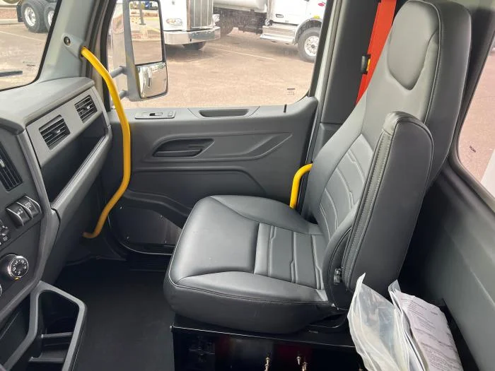 2026 Peterbilt 548 - image 13