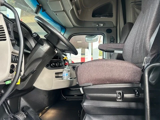 2023 Peterbilt 579 - image 11