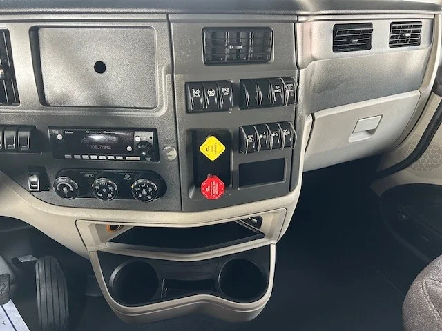 2023 Peterbilt 579 - image 16