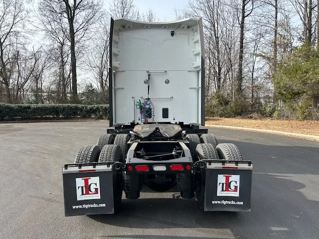 2023 Peterbilt 579 - image 5