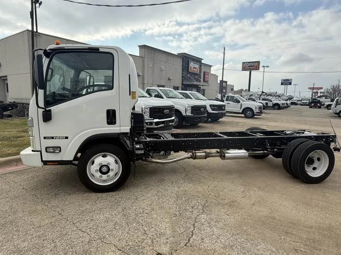 2025 Isuzu NRR - image 2