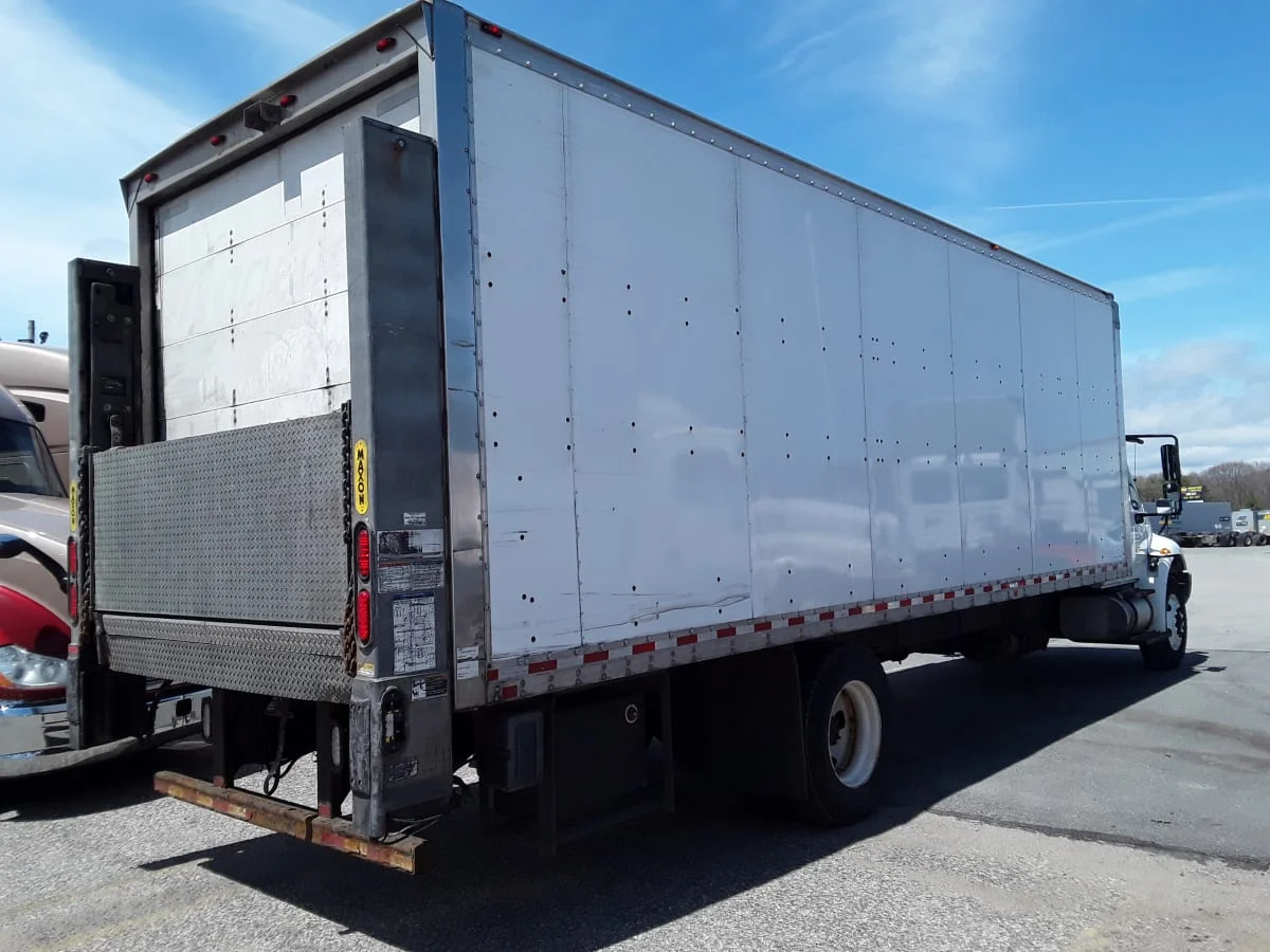 2018 International 4300 - image 4