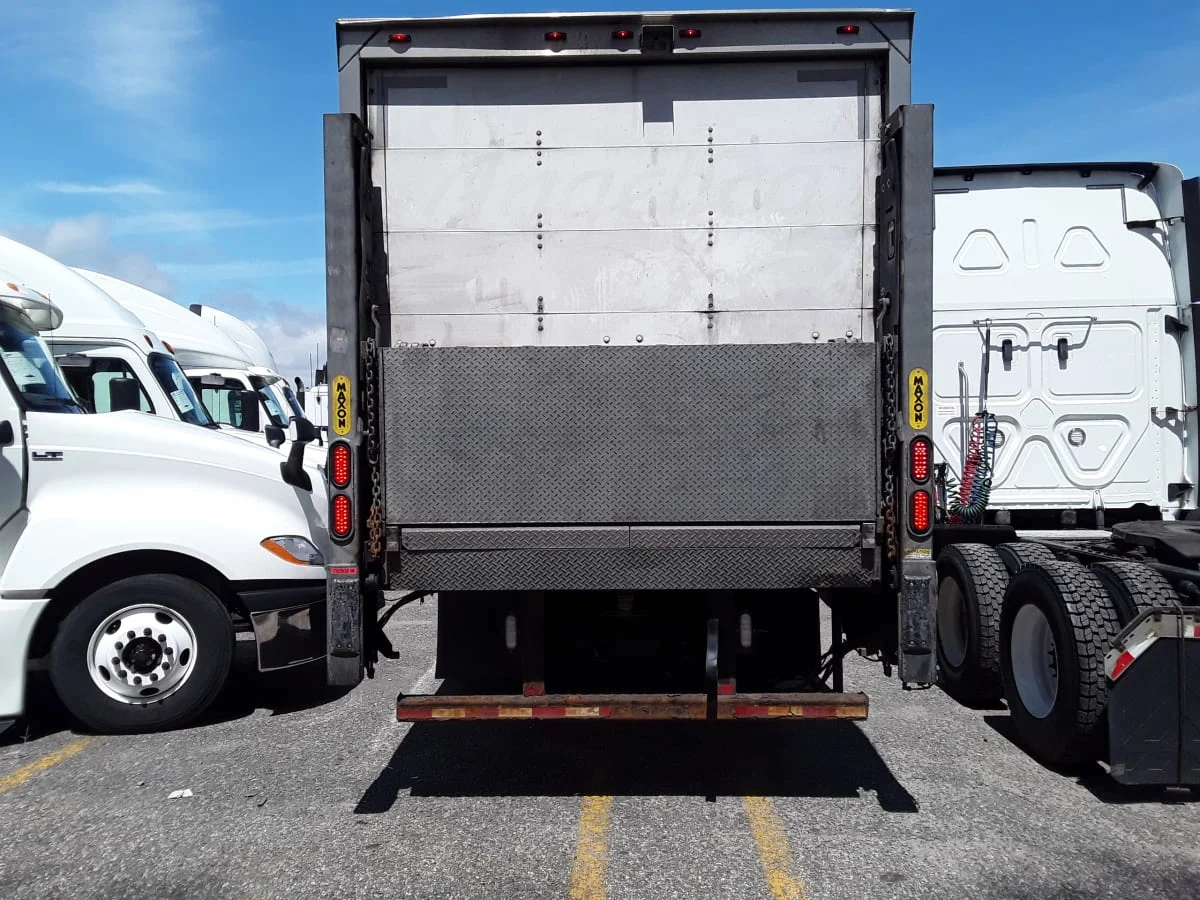 2018 International 4300 - image 14