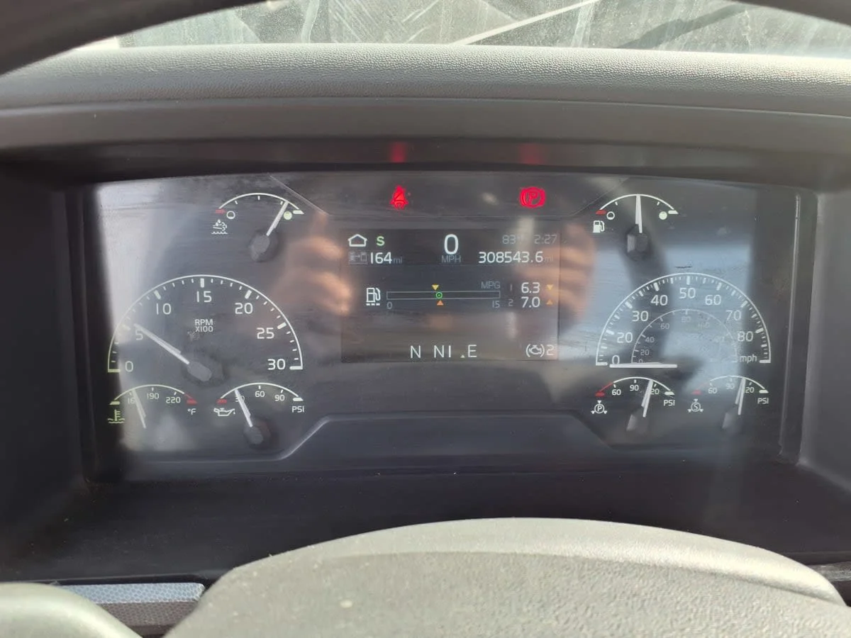 2019 Volvo VNR 660 in Fort Worth, TX — photo 10