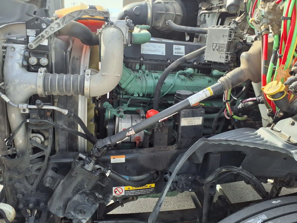 2019 Volvo VNR 660 in Fort Worth, TX — photo 8