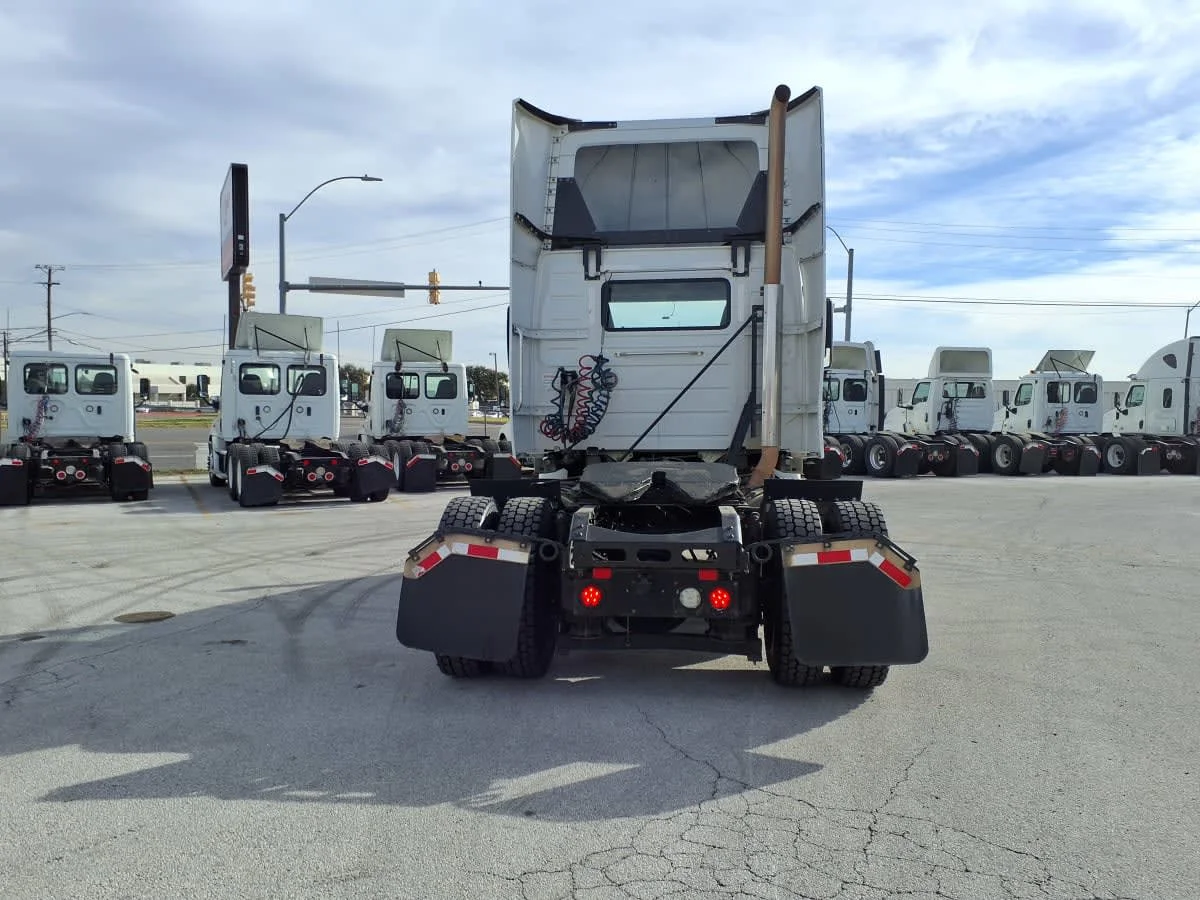 2019 Volvo VNR 660 in Fort Worth, TX — photo 5