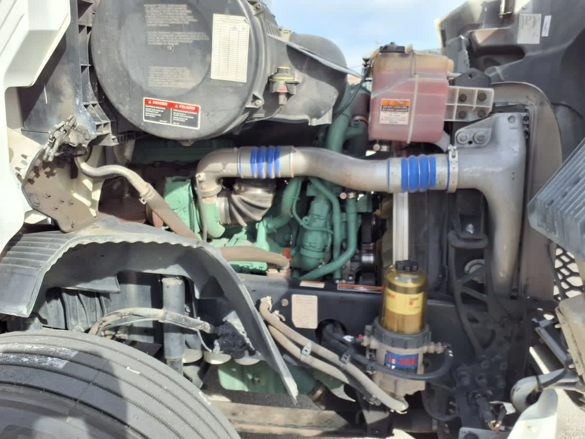2019 Volvo VNR 660 in Fort Worth, TX — photo 9