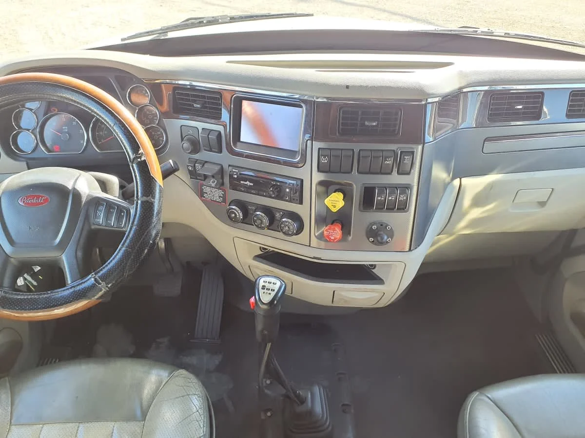 2021 Peterbilt 579 - image 7