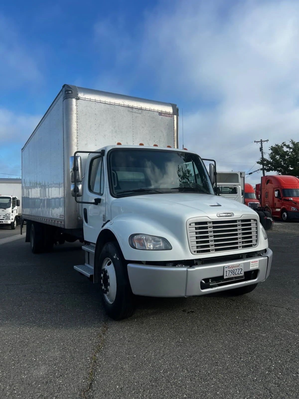 2021 Freightliner M2 106 - image 3