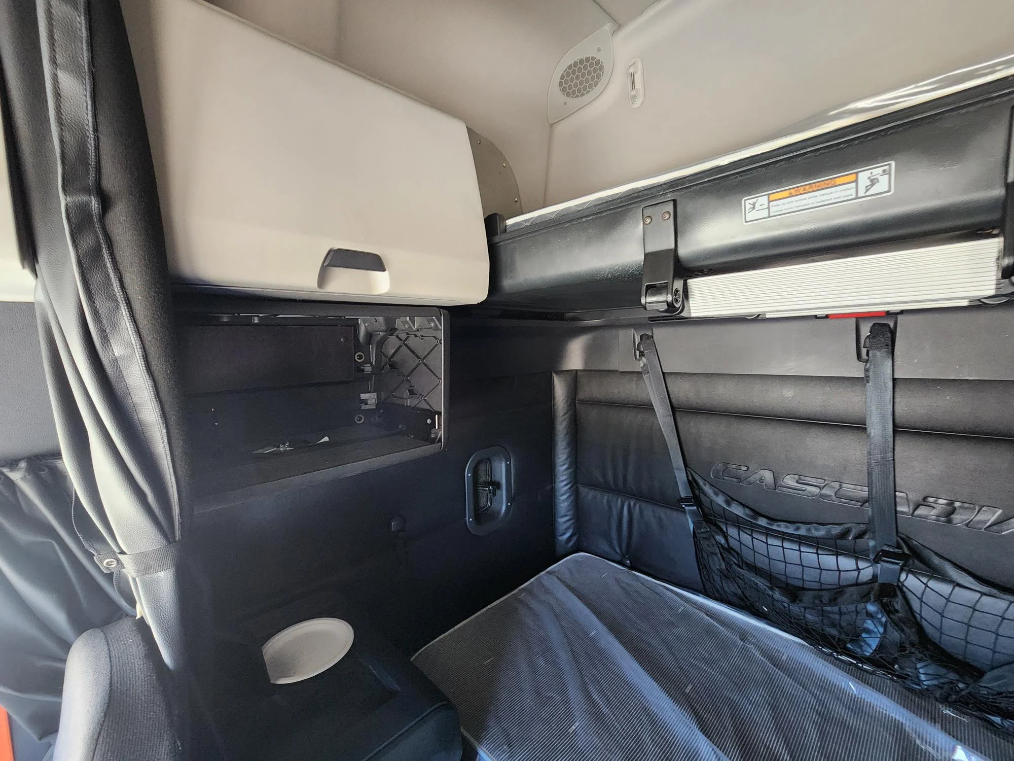 2023 Freightliner Cascadia in Fresno, CA — photo 9