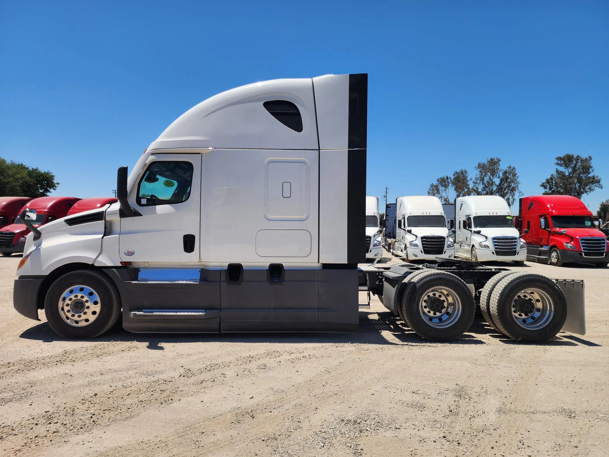 2023 Freightliner Cascadia in Fresno, CA — photo 5