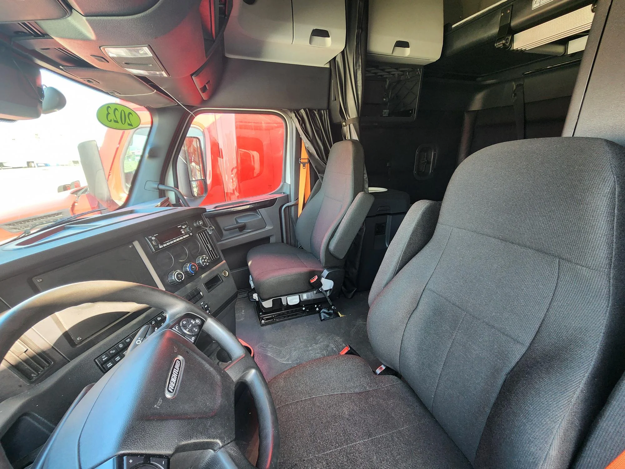 2023 Freightliner Cascadia in Fresno, CA — photo 18