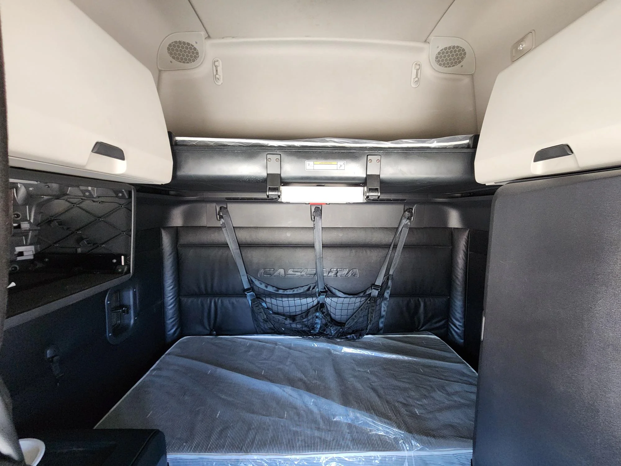 2023 Freightliner Cascadia in Fresno, CA — photo 10