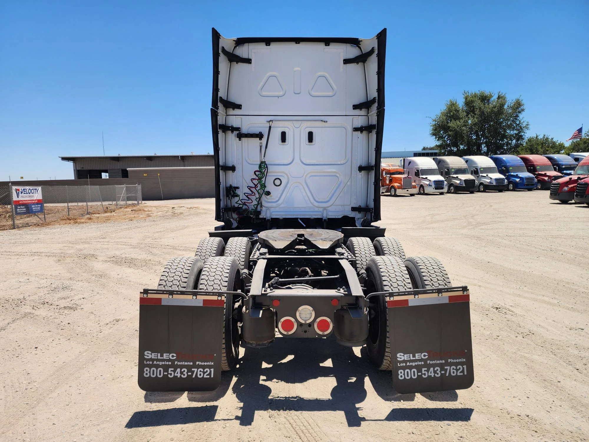 2023 Freightliner Cascadia in Fresno, CA — photo 11