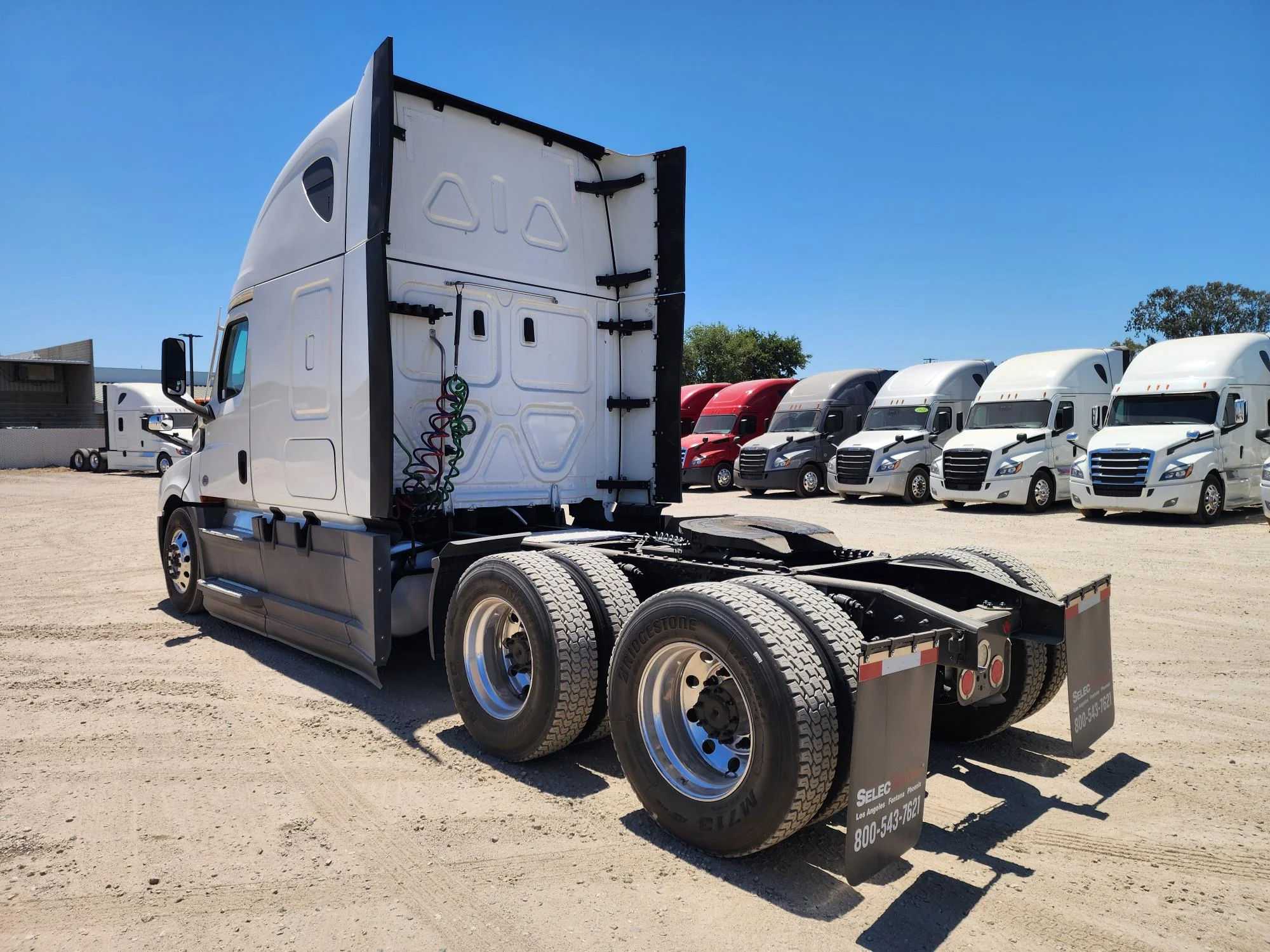 2023 Freightliner Cascadia in Fresno, CA — photo 3