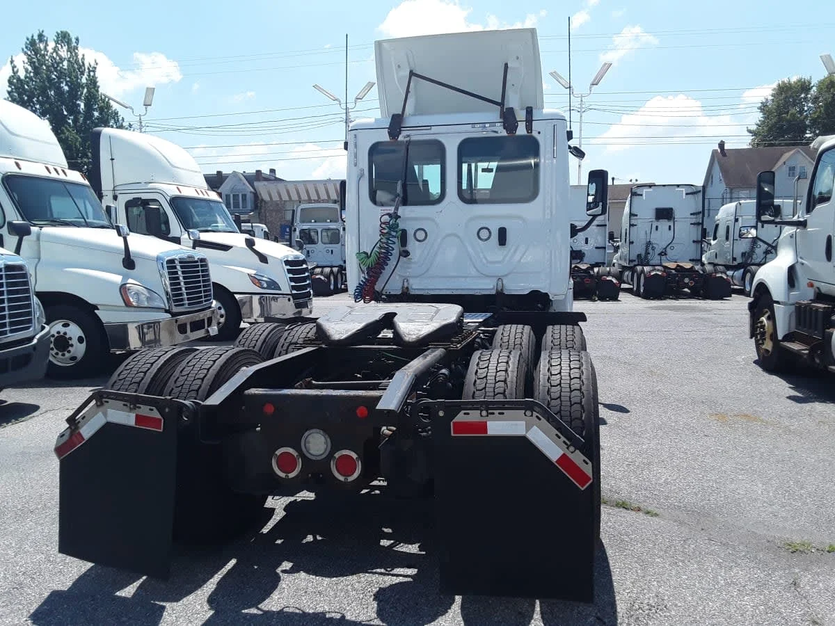 2018 Freightliner Cascadia - image 5