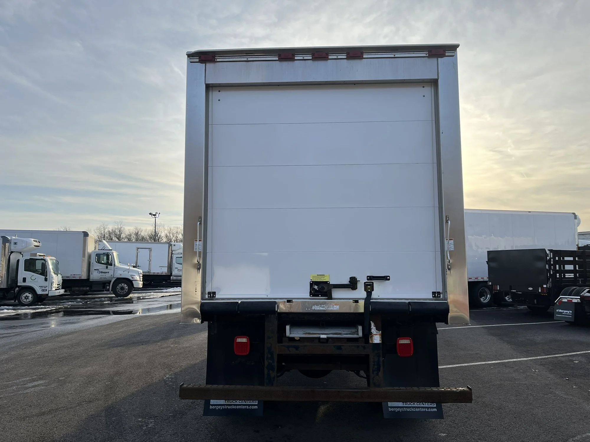 2016 Hino 268 - image 6