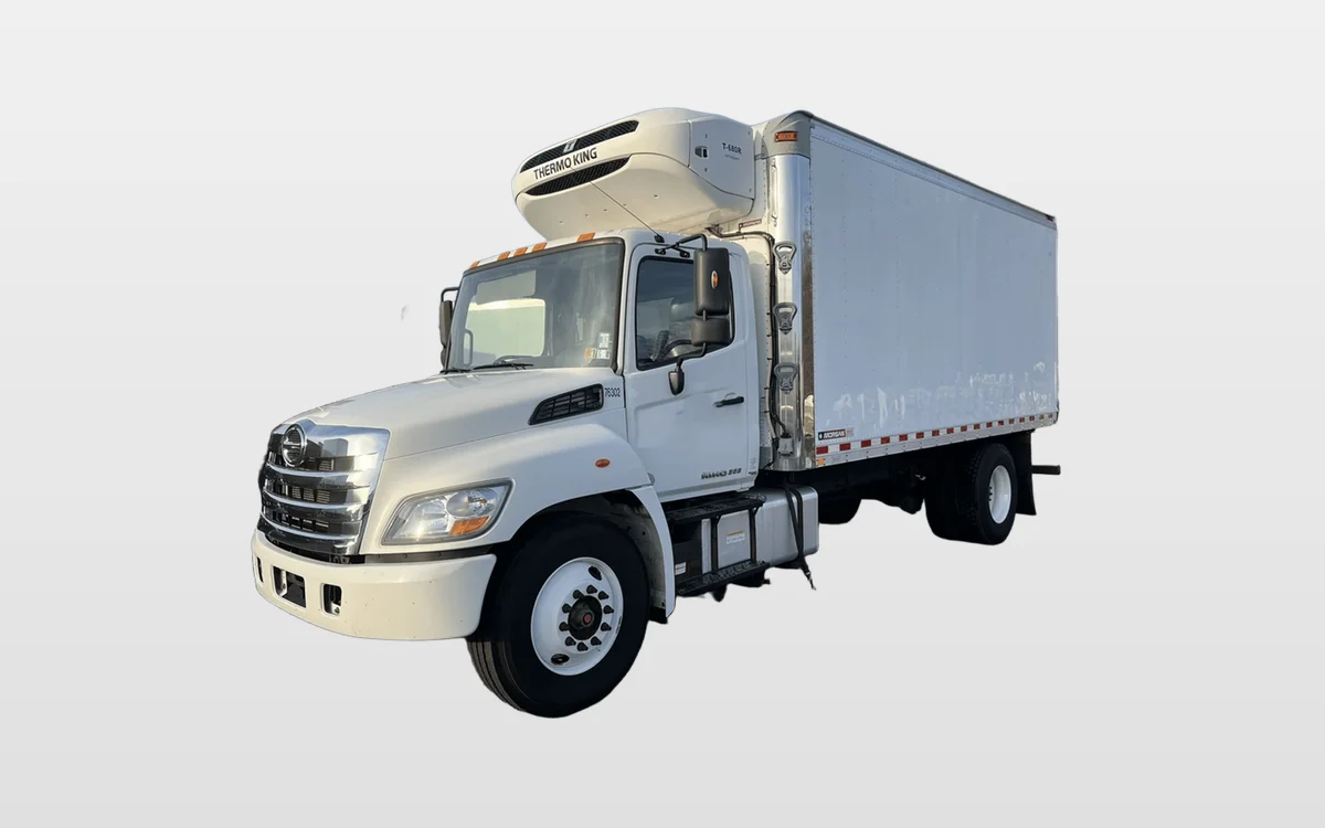 2016 Hino 268 - image 1