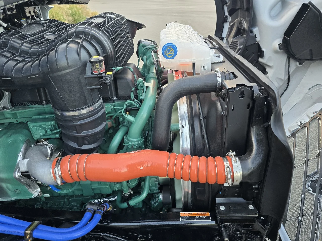 2026 Volvo VNL 860 in Toledo, OH — photo 16