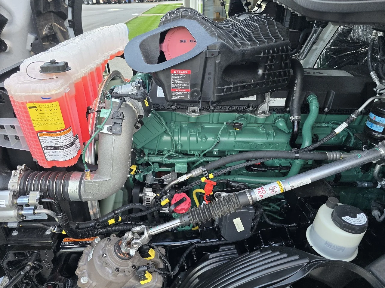 2026 Volvo VNL 860 in Toledo, OH — photo 15