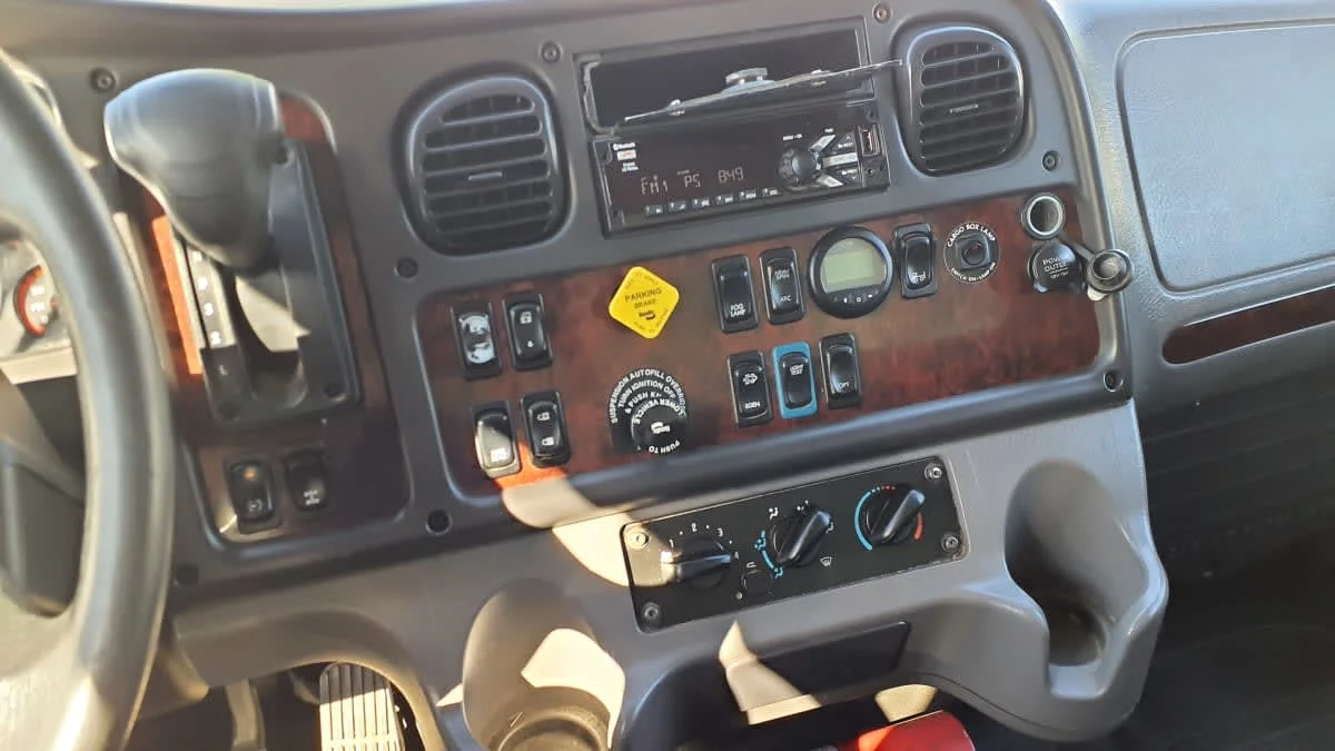 2020 Freightliner M2 106 in Springfield, MA — photo 7