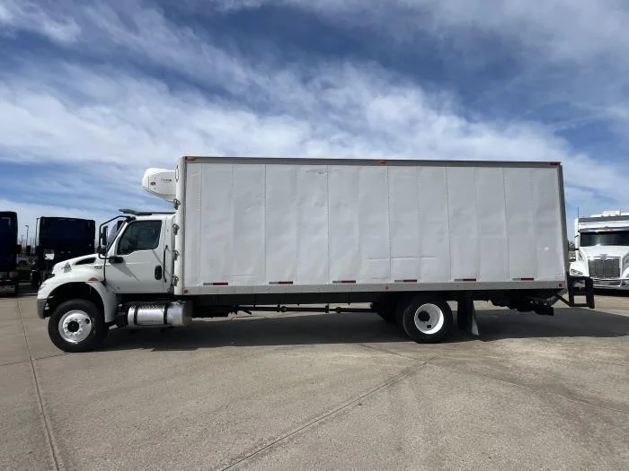 2019 International MV - image 3