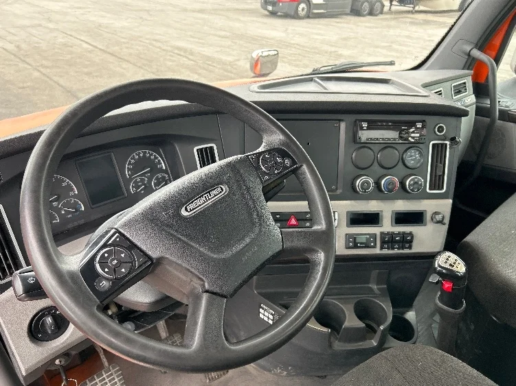 2020 Freightliner Cascadia - image 10