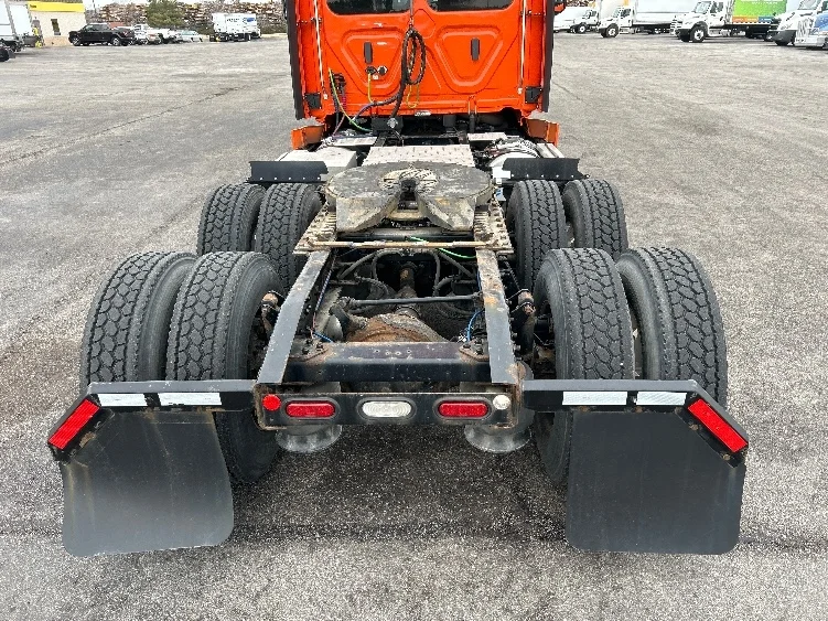 2020 Freightliner Cascadia - image 6