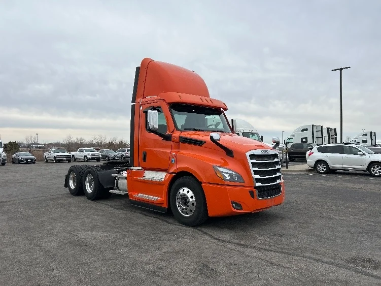 2020 Freightliner Cascadia in Peosta, IA
