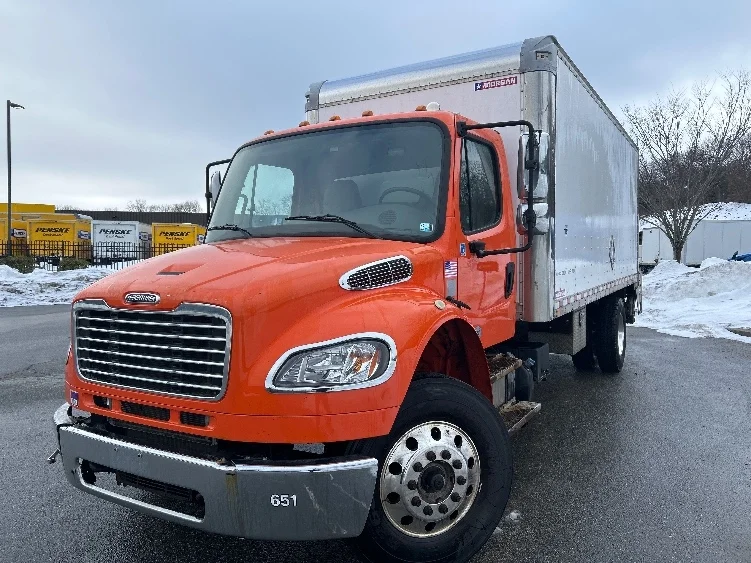 2016 Freightliner M2 106 - image 3